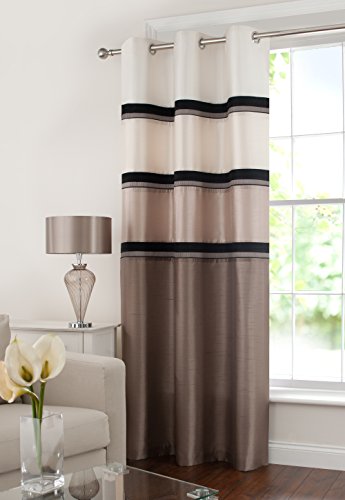 Blocca la luce con queste tende, contribuendo a prevenire la luce intensa di danneggiare gli occhi. Perfetto per quando hai bisogno di riposare o creare un ambiente tranquillo. Ideale per camere da letto, soggiorni e uffici.