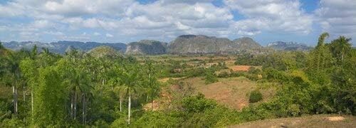Posterazzi Póster con vista tropical del Valle de Vinales en el centro de Cuba, (27 x 9)