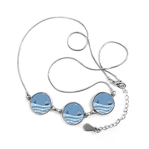 Collier pendentif rond avec motif de paysage marin de style bande dessinée et chaîne en métal