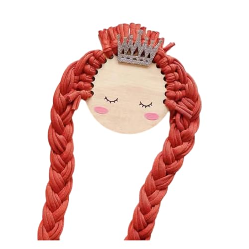 Rangement suspendu pour accessoires cheveux dans une chambre de fille