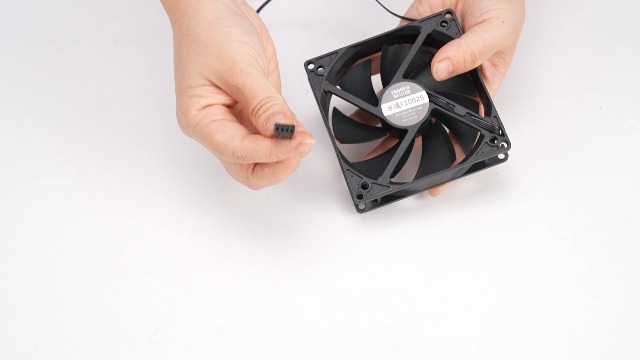 Ventola PC PWM 100mm X 25mm: Raffreddamento Silenzioso A 1800 RPM Con Doppio Cuscinetto A Sfera E Flusso D'Aria 44.2 CFM - 4
