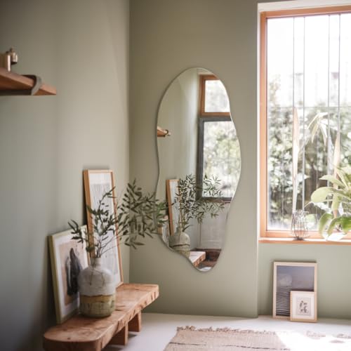 Miroir salle de bain 45x100 cm : la solution design pour illuminer les pièces sombres