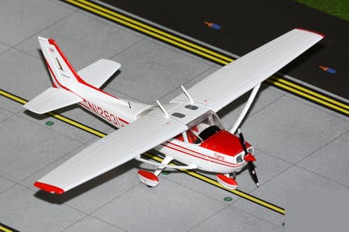 GeminiJets GGCES021 Private Cessna 172S Skyhawk N12631; Scale 1:72
