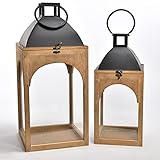 Questo set composto da 2 lanterne è perfetto per aggiungere piccoli ma efficaci punti luce nella casa o fuori, creando un'atmosfera calda e accogliente. È la scelta ideale da utilizzare per svariati eventi all'aperto, come matrimoni, banchetti, cerimonie, feste, ecc. Posizionate insieme o disseminate qua e là in diverse stanze o diversi angoli del giardino, sono un accattivante oggetto decorativo anche quando la candela è spenta, grazie alle loro linee semplici ma eleganti.