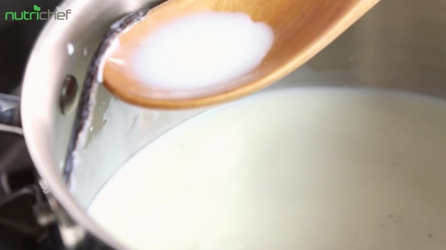 NutriChef Large Stainless Steel Stock Pot with Lid - Big Soup Pot, Heavy Cooking Pot with Glass Lid - Stew Pot, Cookware Induction Pot, Mirror Finish Stockpot, Deep Casserole Pot, 8-Qt / 7.6 Litre