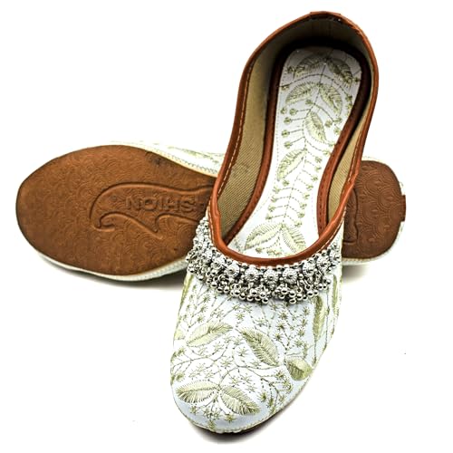 Chandrakala Payal Mojaris for Women, Flats Punjabi Jutti Embellished Khussa (WF154-P)3