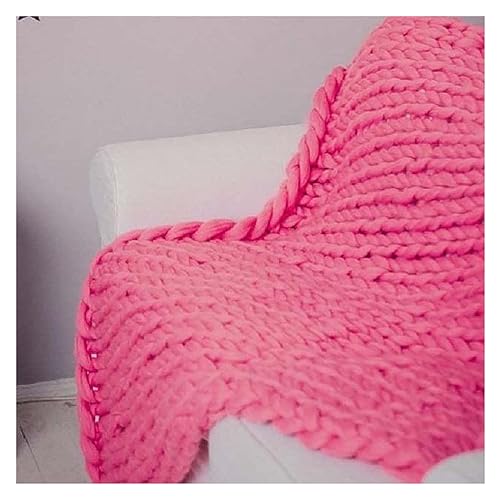Couverture tricotée main rose en grosse maille pour canapé