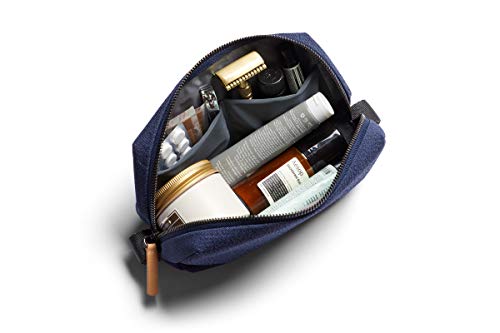 Preisvergleich Produktbild Bellroy Dopp Kit, wasserabweisender Kulturbeutel für Reisen (Hygieneartikel, Parfum, Rasierer, Haarbürste, Zahnbürste) - Ink Blue