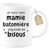 Qualité française : nos mugs sont fabriqués en céramique et possèdent leur logo imprimé des deux côtés de la tasse. Celui-ci peut passer au micro-ondes pour le réchauffer, et au lave-vaisselle pour le nettoyer. Notez qu’il s’agit d’un cadeau destiné à une femme et qu’il sera idéal pour boire du café et du thé au petit déjeuner.