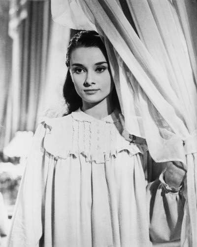 Amazon ウィンドウ16xポスター ネグリジェでマイ フェア レディでオードリー ヘップバーン アートフレーム ポスター オンライン通販