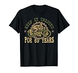 Bonita camiseta motera de 69 cumpleaños con una moto y una mano de esqueleto para tu marido, padre o abuelo que cumple 69 años. Regalo de cumpleaños perfecto para cualquier motero con el lema 