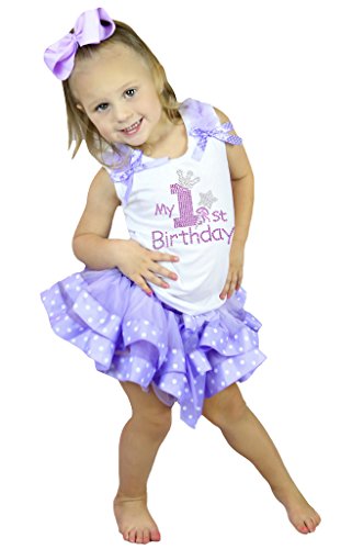 Camiseta primer cumpleaños blanca con lunares y falda morada para sesiones de fotos