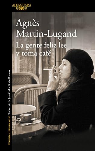 La gente feliz lee y toma café