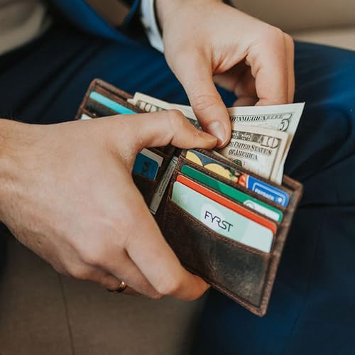 Image of BERLINER BAGS Slim Genuine Leather Mens Wallet Brooklyn, Gift Box - Brown | Front Pocket Bifold Wallet, 8 Card Slots, 2 Slip-in pockets, 2 Bill Compartments, RFID Blocking