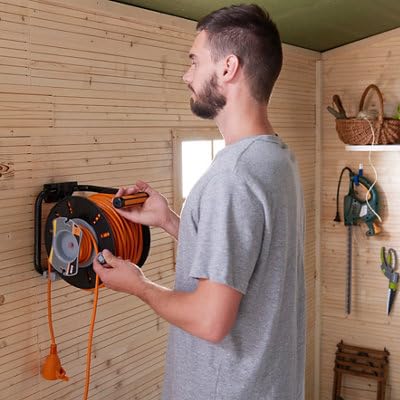 Diall Enrouleur de jardin 50 m HO5VVF 3G1,5 mm² IP44 230 V 16 A. | Câble 50 m HO5VVF 3G1,5 mm² avec protection thermique et indice IP44.