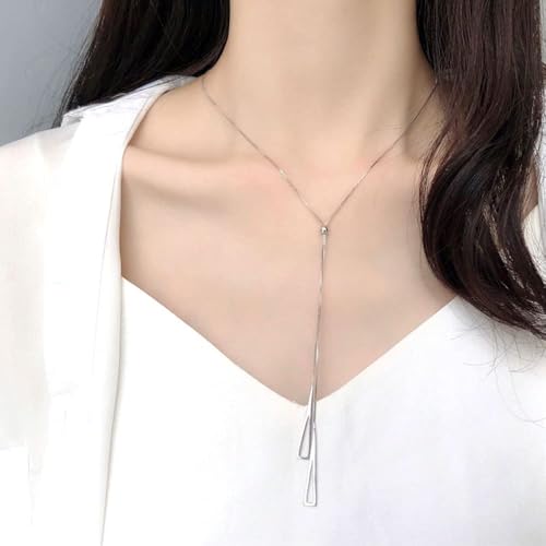 Pendentif triangle réglable pour sublimer vos tenues de bureau - 4