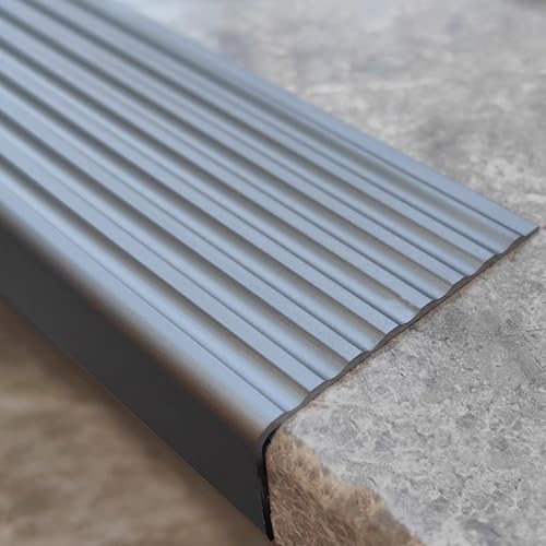 Protector de borde de escalera para evitar resbalones y reparar peldaños 2