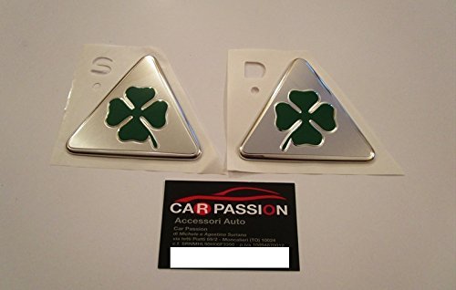 Non perdere l'occasione di dare un tocco sportivo e classico allo stesso tempo alla tua alfa romeo! loghi realizzati in alluminio satinato. Molto resistente alle influenze esterne. colori brillanti e vivaci