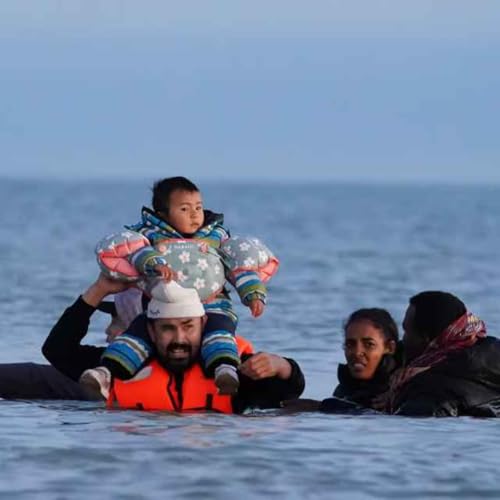 Page de couverture de Migrant returned to France after government wins court challenge