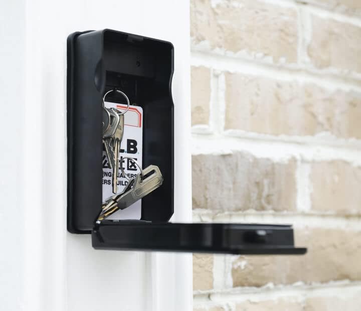 Open Populife Smart Keybox with keys inside