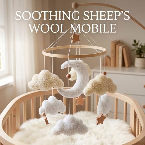 Mobile bébé en bois et nuages doux déco chic pour berceau beige