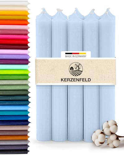 Stabkerzen Pastell Blau 10 Stück 180mm x 22mm Durchgefärbte Spitzkerzen 8+ Stunden Brenndauer Made in Germany - Ohne Tropfen & Rußen - Unparfümierte und RAL-Zertifizierte Tafelkerzen