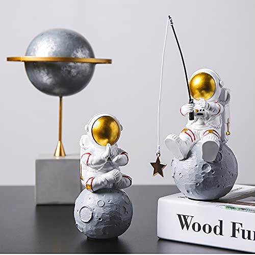 Astronaut Figurine Statue, Astronaut Fishing Star Figure Sculpture for Desktop & Tabletop Decor, Resin Spaceman Planet Desk Ornament for Outer Space Themed Bedroom Decor, Cake Topper Decoration Model