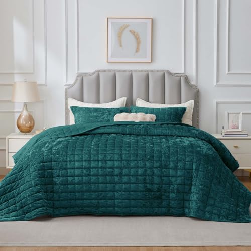 BEDELITE Velvet Quilt Set Queen Size - Luxury Velvet Comforter Bedding Set 3 Pieces, Soft Cozy Emerald Green Oversized Bedspread Coverlet for All Seasons with 2 Pillow Shams