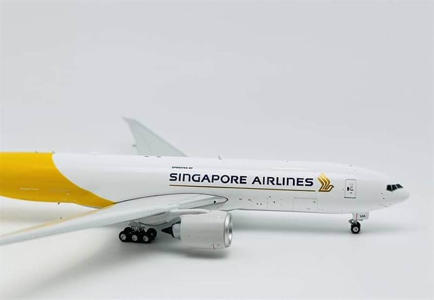 Amazon.com: Phoenix Singapore Airlines for DHL for Boeing B777