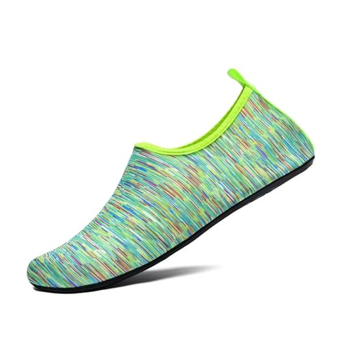 DSFIHJO Chaussette De Plongee Chaussures de pataugeoire unisexes à semelle souple for femme, chaussures sport, yoga, plage, légères, enfiler, en maille, for la et piscine Chaleur(Green,36-37)
