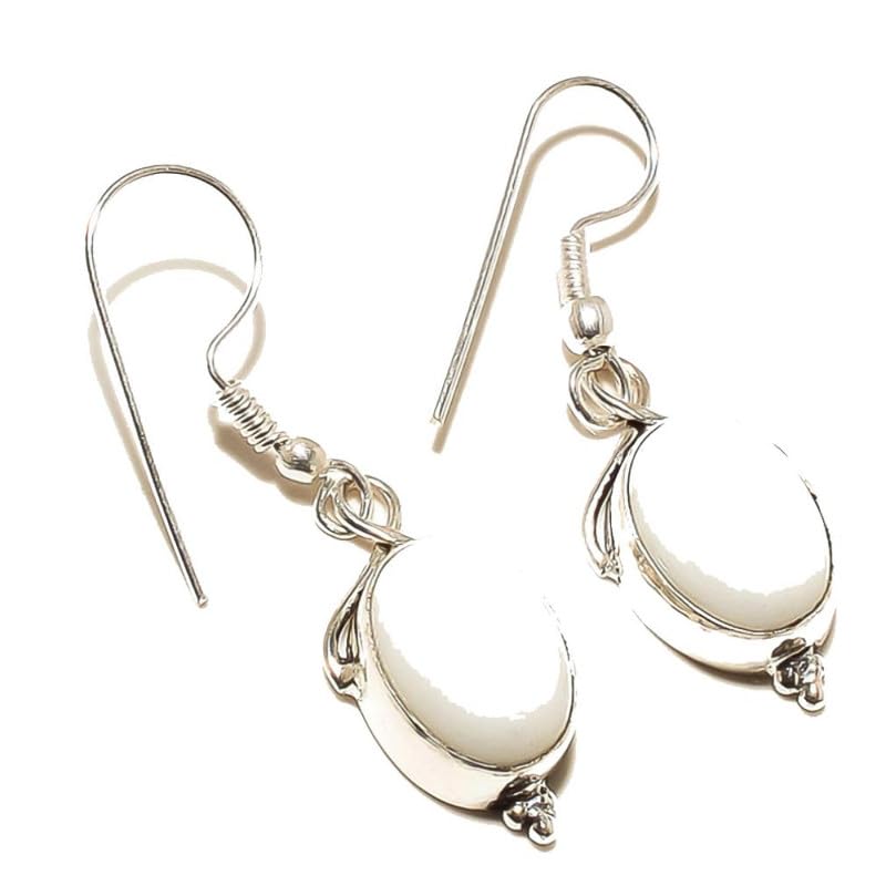 Pendientes hechos a mano de coral blanco de 1,5' de largo para niñas y mujeres, joyería chapada en plata de ley 925 de VACHEE 7871