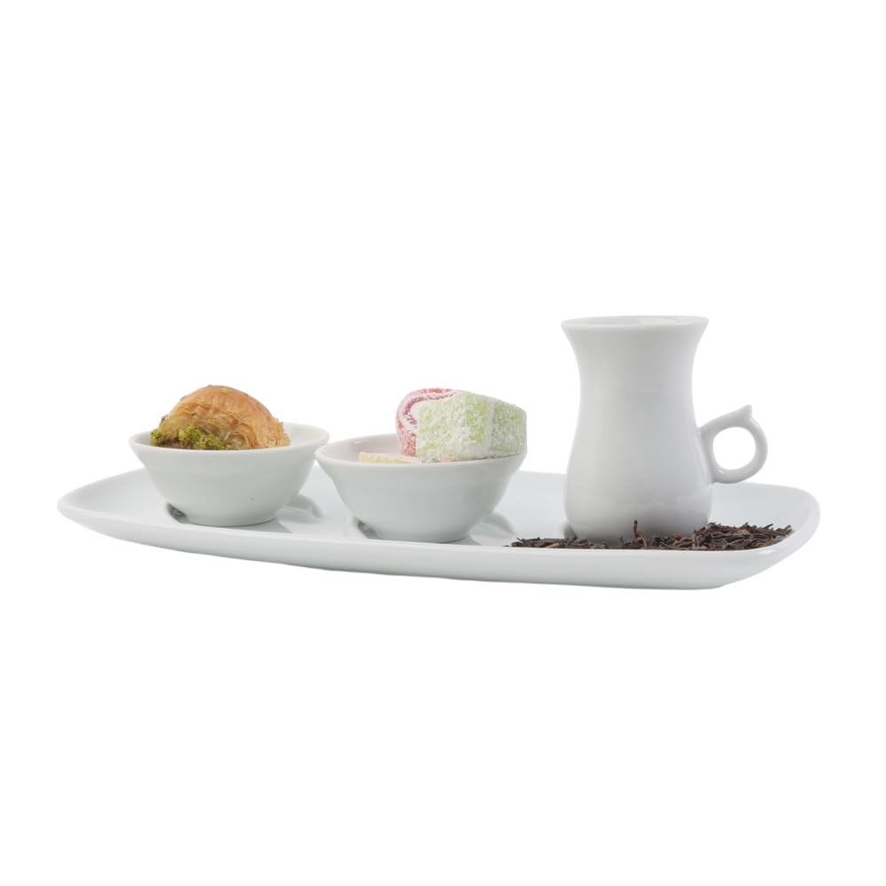 Tasses de thé en porcelaine pour savourer un thé à la menthe en famille