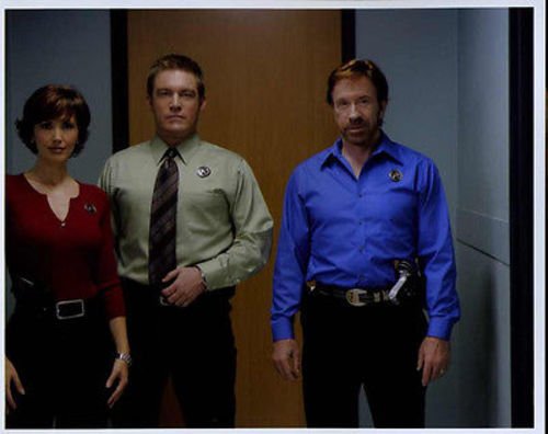 WALKER TEXAS RANGER CHUCK NORRIS SHEREE WILSON 8X10 PHOTO #B5128