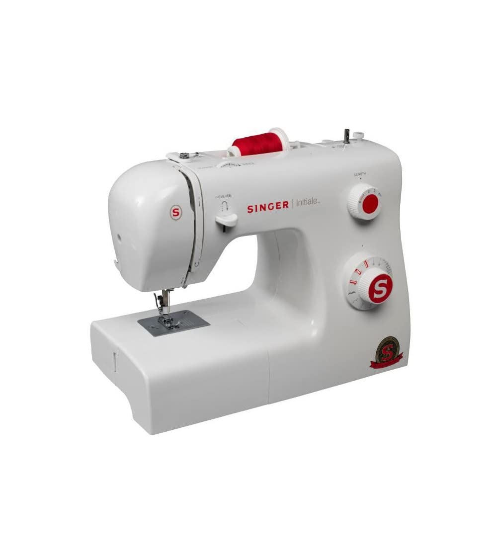 La machine a coudre SINGER INITIALE, moderne et color�e, offre 18 points ajustables, un enfilage simplifi� et un �clairage du plan de travail. Sa robustesse est assur�e par un porte-canette m�tallique