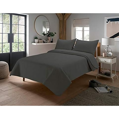 Olivia Rocco Capri Quilted Bedspread Set Cover