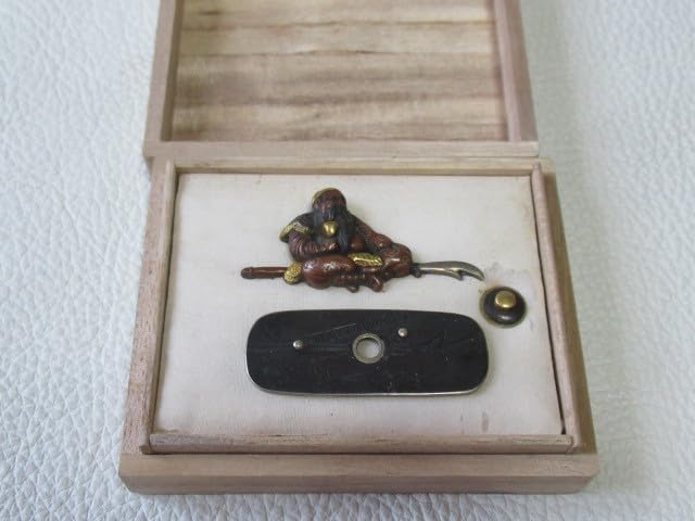 未使用江戸後期◇金工『中川一匠』刀装具 表：槍と老人 裏：山