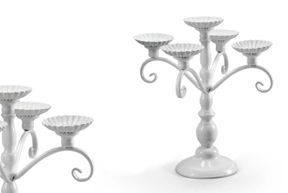 Candelabro portacandele in metallo 5 fiamme colore bianco shabby chic 26 * 38 cm IRO-709579
