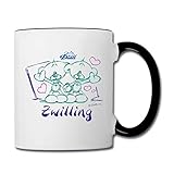 Farblich abgesetzte Henkel und Tassenrand bringen Farbe ins Spiel. Und auf den Frühstückstisch, ins Büro, ins Lehrerzimmer und auch sonst überallhin. Keine Chance für trübe Tassen dank kratzfestem und UV-beständigem Druck.