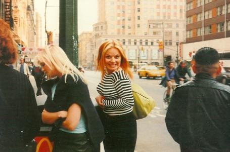Autograph Warehouse 91657 Geri Halliwell Ginger Spice Photo 4 x 6 Spice Girls Image No 44