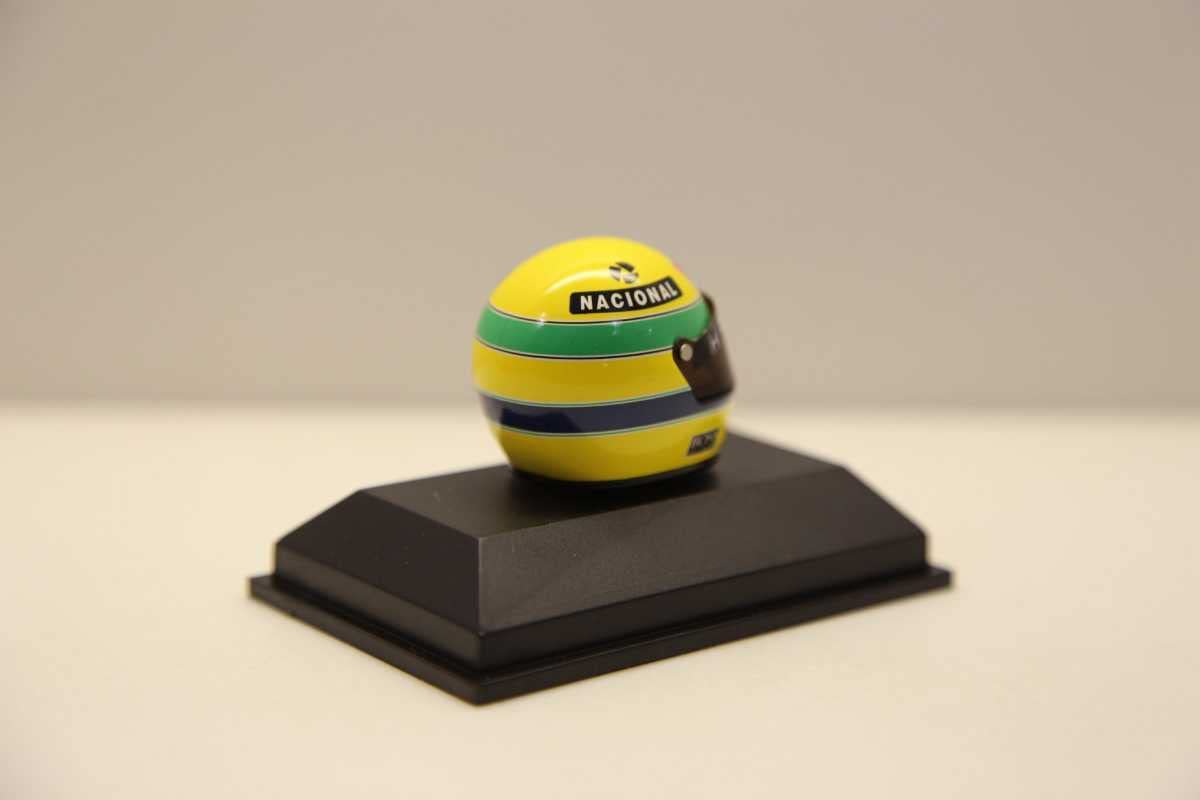 レア品　ミニチャンプス　アイルトン・セナ 1/8サイズ【ミニチュアヘルメット】 MINICHAMPS 1/8スケール ヘルメット アイルトン・セナ ブラジル