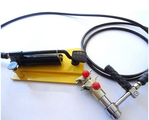 Outil de fixation PEX et sertissage PER 16-32 mm avec pompe à pied
