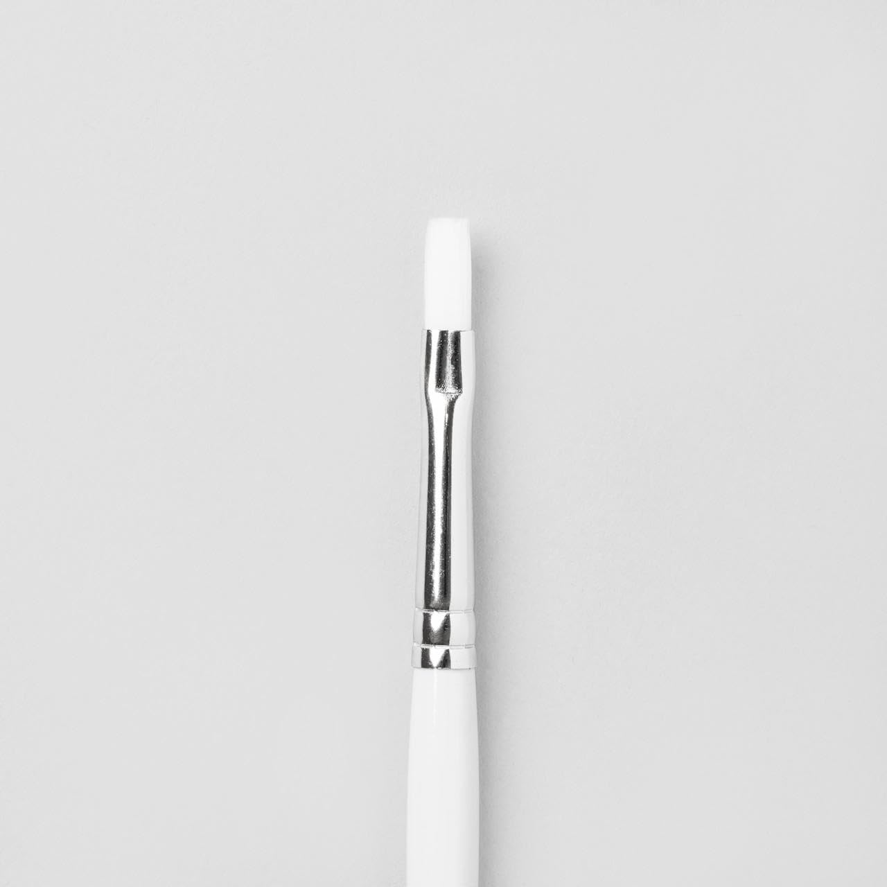 Pro Arte Series 32 Polar Flat Tip Brush No 3/16" - Made In England