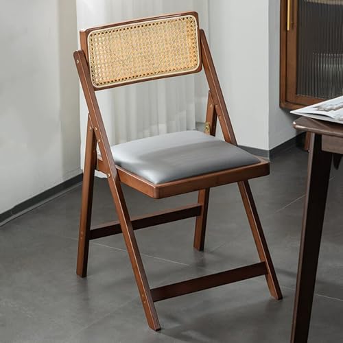 Chaise pliante en rotin pour optimiser l'espace de votre salle à manger
