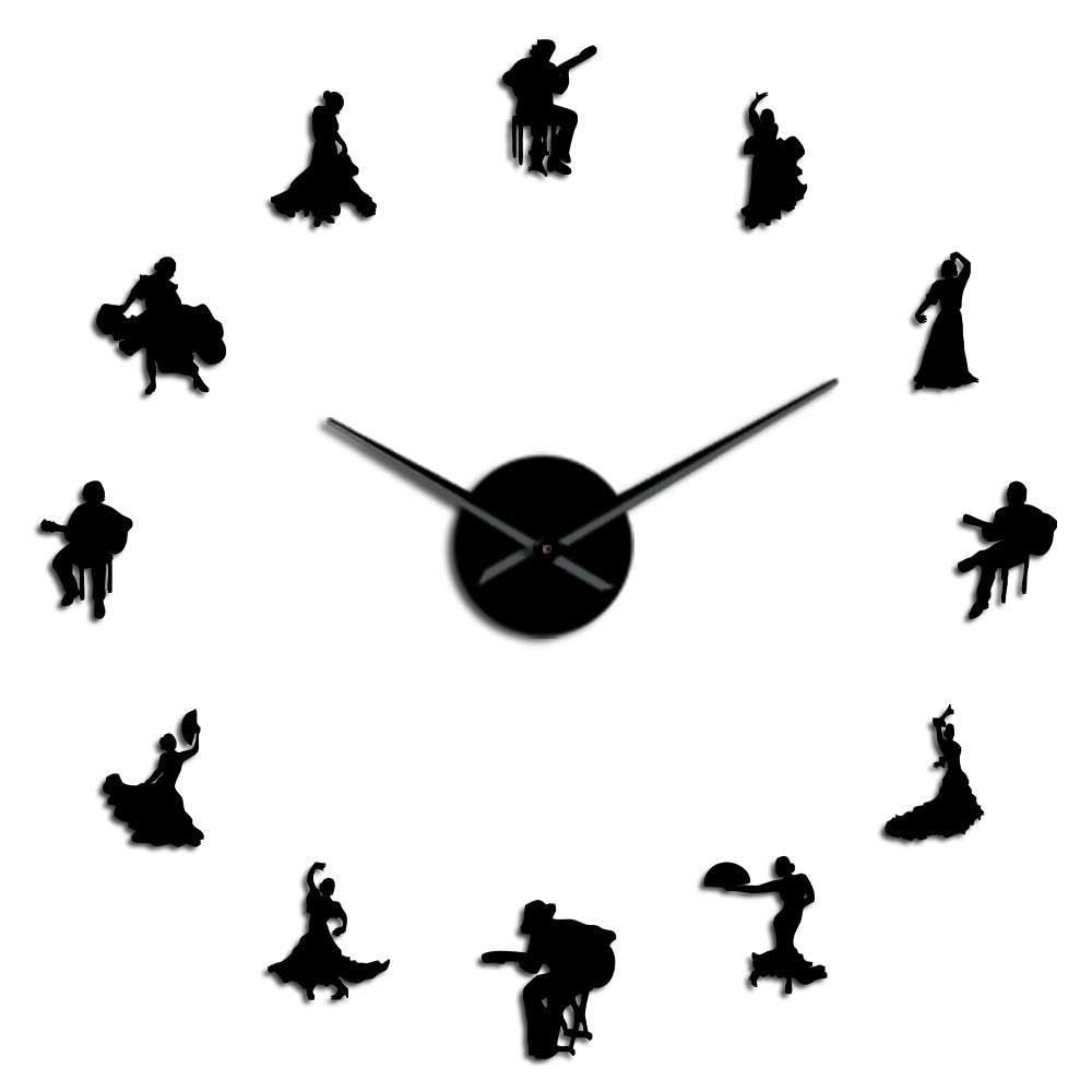 Horloge murale sans cadre flamenco argentée pour créer une ambiance artistique au salon