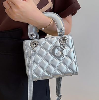 Glossy Quilted Crossbody Bag for Women – Stylish Handbag with Zipper Closure for Travel and Daily Use2
