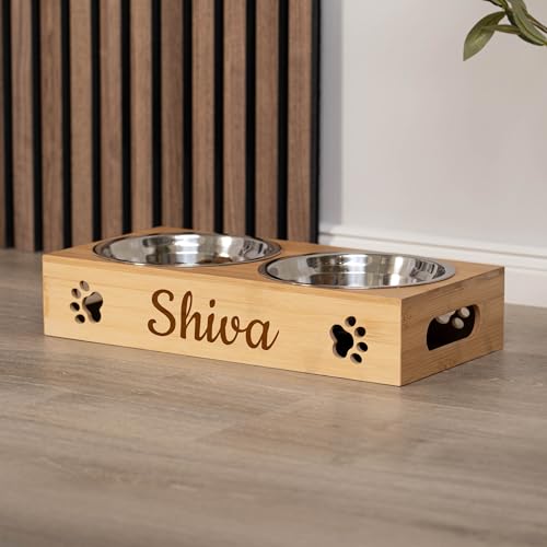 Geschenkfreunde Futterstation mit Name personalisiert - 39.5x19x8cm - Zwei 700ml Näpfe - Bambus Foodbar - Hunde Napfset - Hundenäpfe mit Gestell - Hunde Zubehör - Hundenapf mit Namen - Futternapf