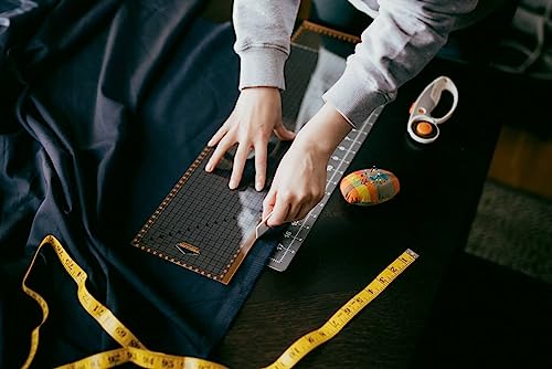 Fiskars patchwork ruler, 15 x 60 cm, Highlighted 1 cm seam allowance, Interrupted half-centimetre grid lines, Angled lines - Image 4