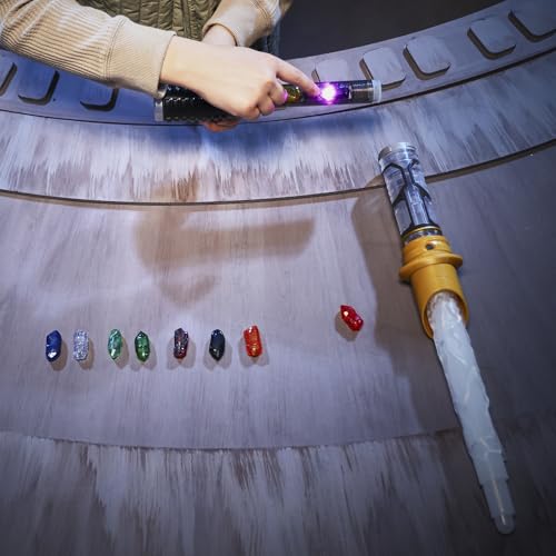Star Wars Power-Kristall Lichtschwert, 7 Farben & 10 Kristalle, 50+ Farbwechsel-Kombinationen, Lichter & Geräusche, Spielzeug für Jungen und Mädchen ab 4 Jahren