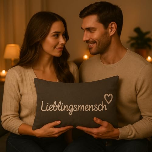 KAMACA Lieblingsmensch Kissen 30x50 cm Flauschig gefülltes Kuschelkissen grau mit Aufschrift und Reißverschluss Geschenk für Partner, Freundin, Kollegen oder Familie Bezug aus 100% Baumwolle (GRAU)
