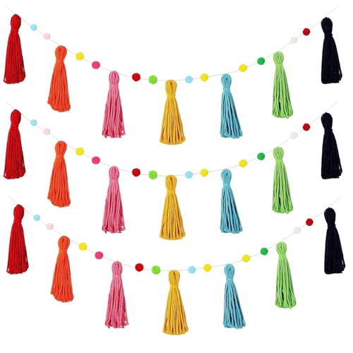 Guirnalda de borlas para transformar un aula fría en un espacio boho 2